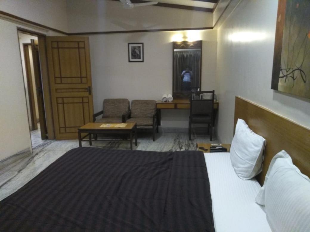 Hotel Jawahar Ulhasnagar Экстерьер фото