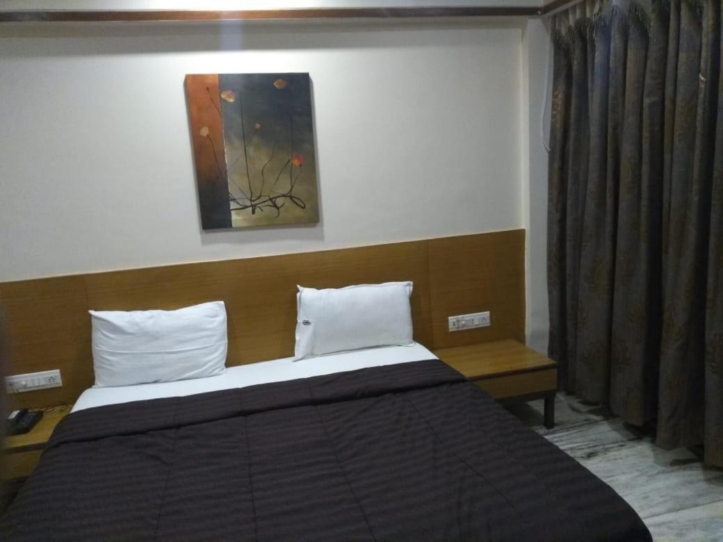 Hotel Jawahar Ulhasnagar Экстерьер фото