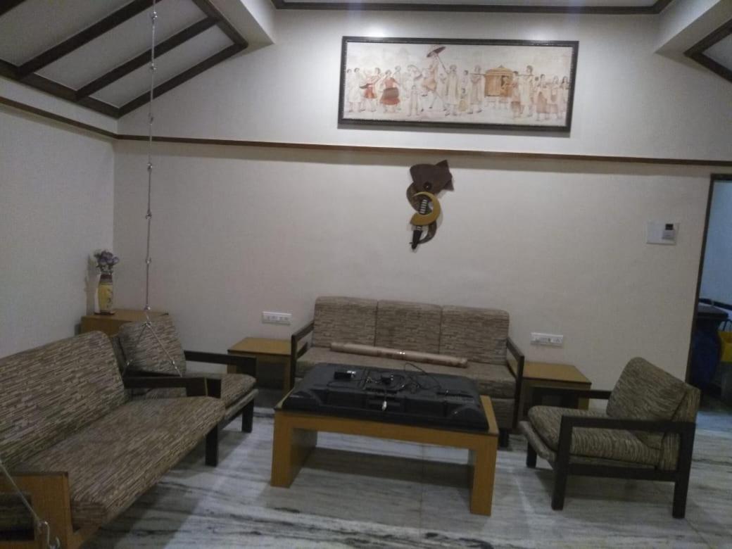 Hotel Jawahar Ulhasnagar Экстерьер фото