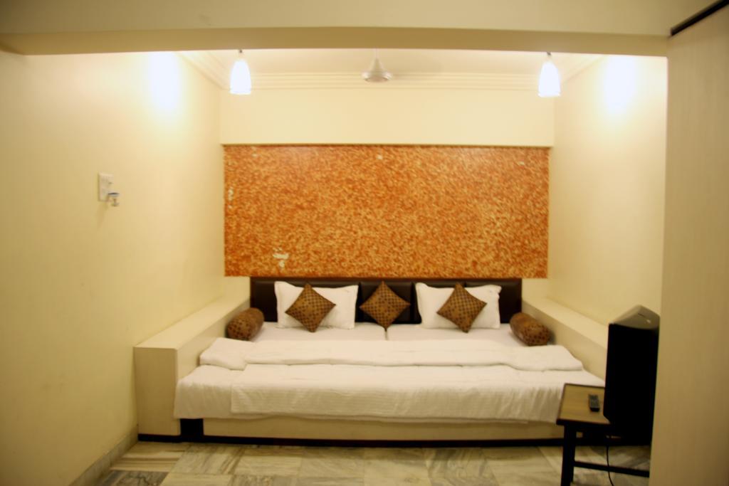 Hotel Jawahar Ulhasnagar Экстерьер фото