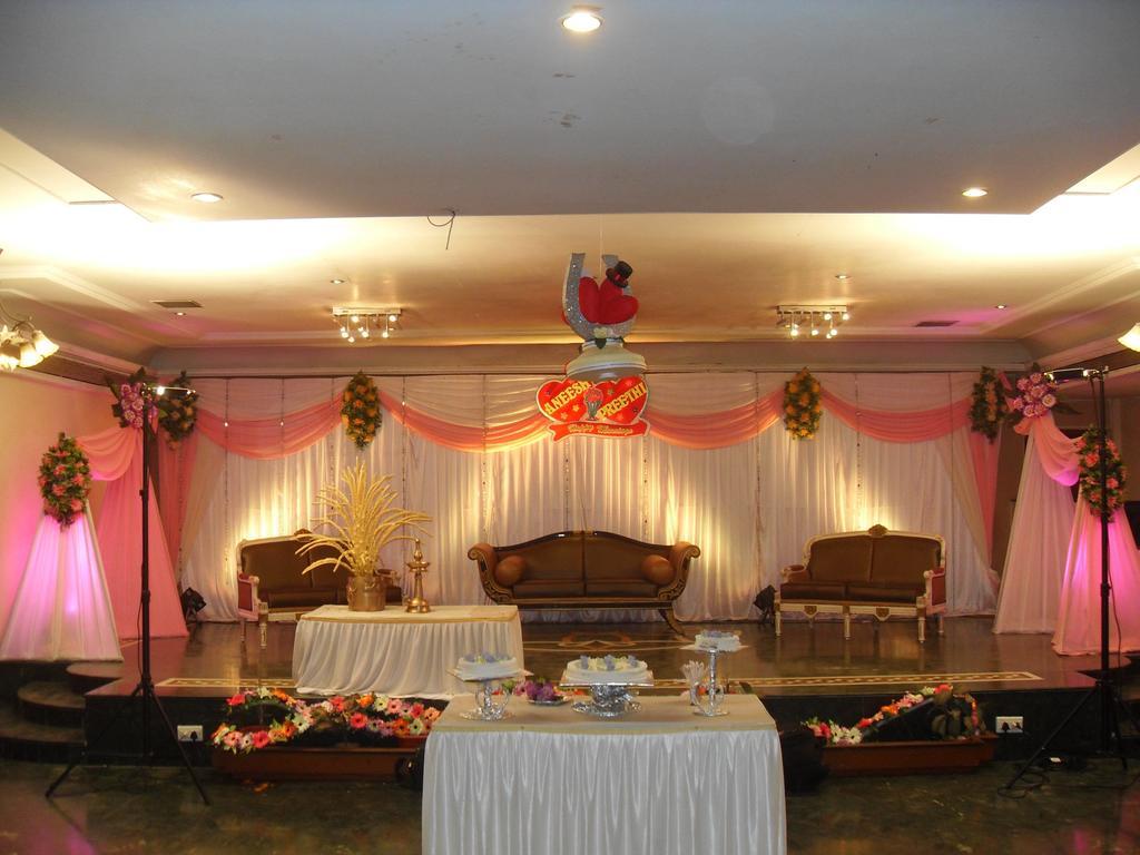 Hotel Jawahar Ulhasnagar Экстерьер фото
