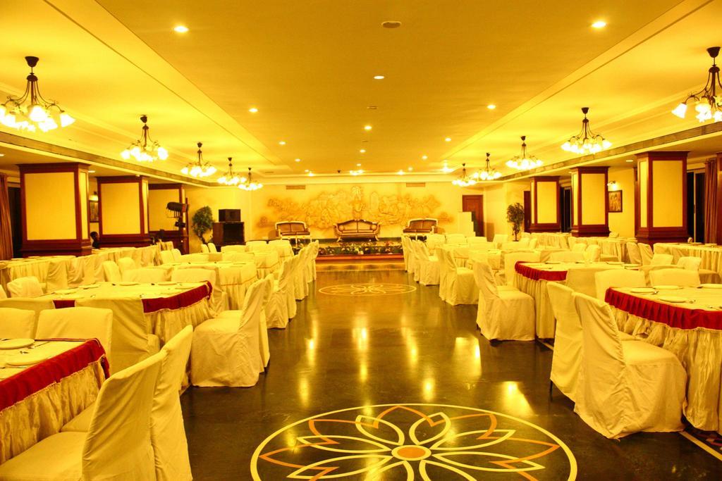 Hotel Jawahar Ulhasnagar Экстерьер фото