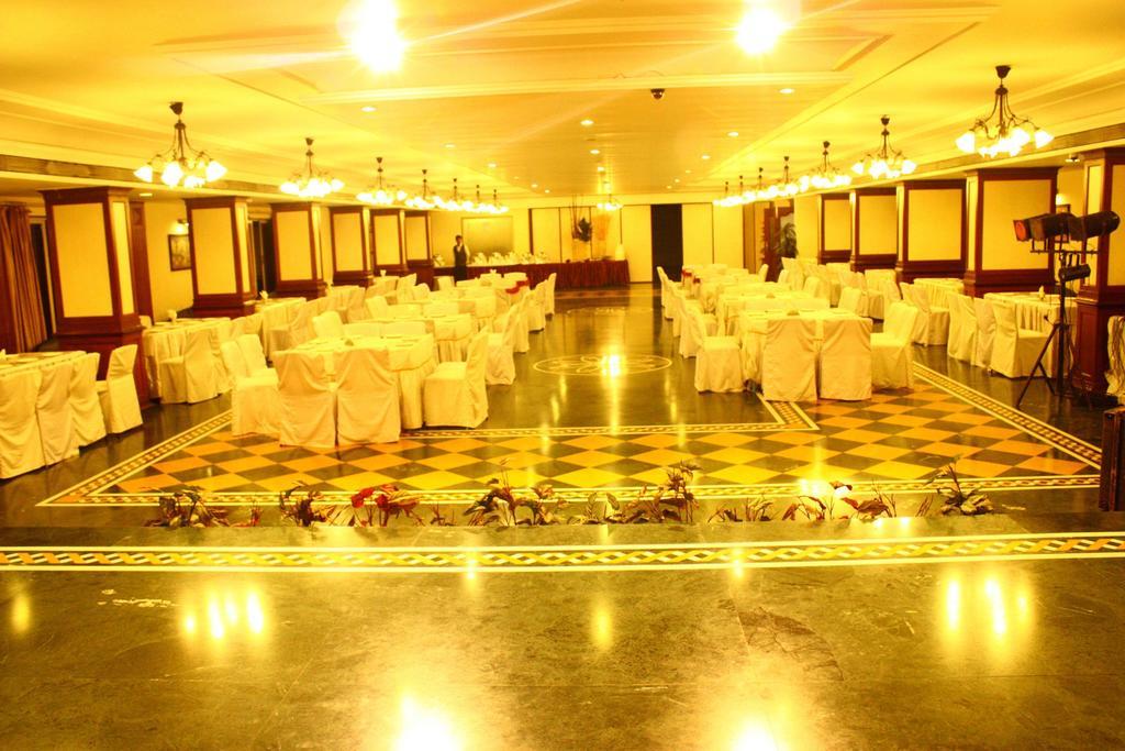 Hotel Jawahar Ulhasnagar Экстерьер фото