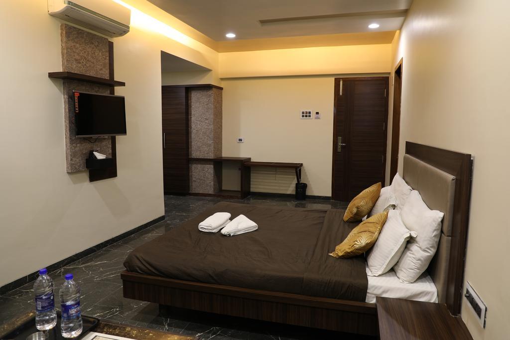 Hotel Jawahar Ulhasnagar Экстерьер фото