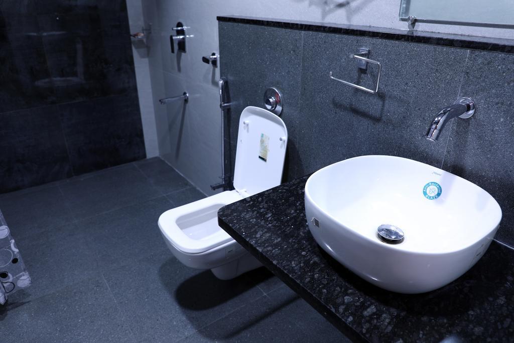 Hotel Jawahar Ulhasnagar Экстерьер фото