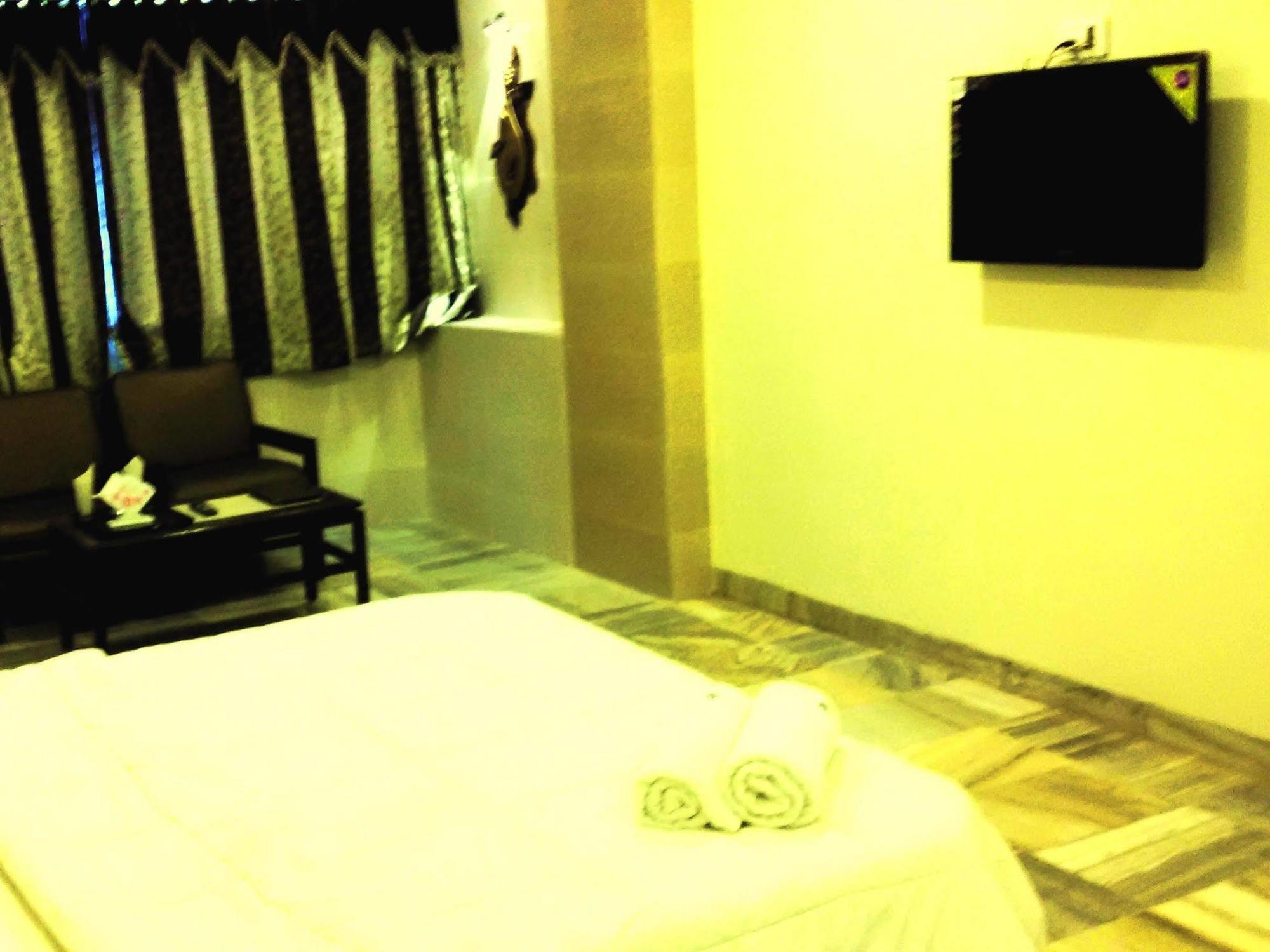 Hotel Jawahar Ulhasnagar Экстерьер фото